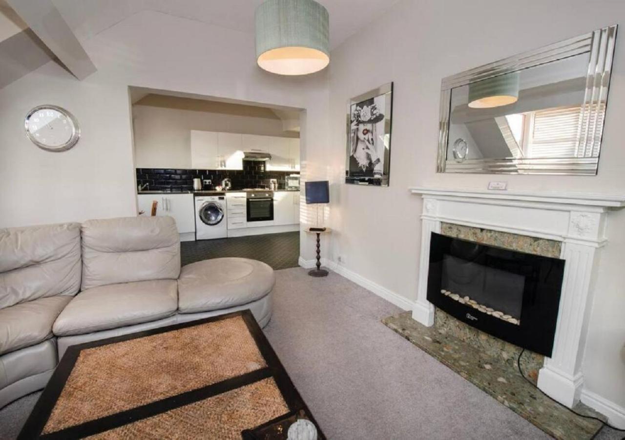 Sandmartin - Top Floor 3-Bed Apartment Sea Views & Parking Scarborough Esterno foto