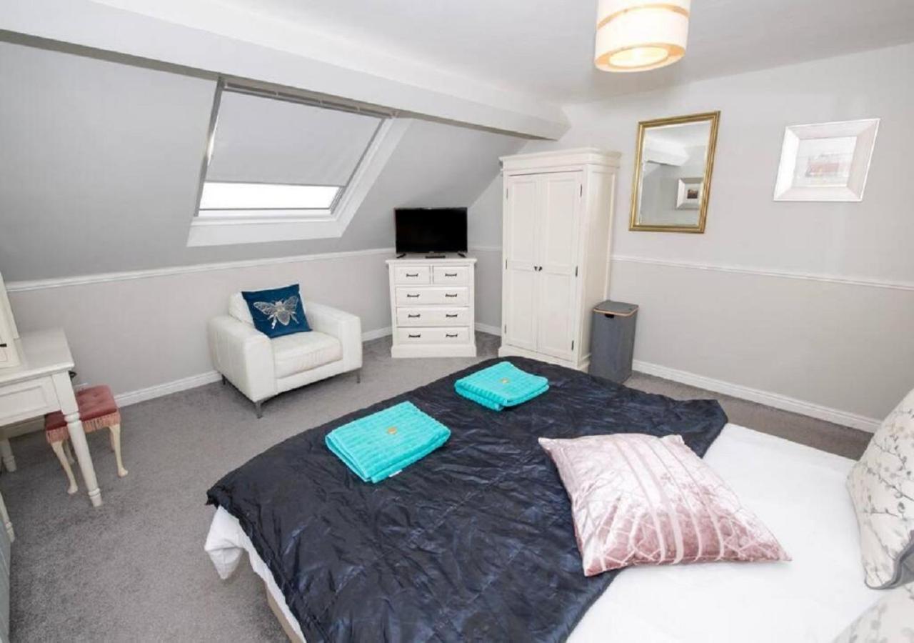 Sandmartin - Top Floor 3-Bed Apartment Sea Views & Parking Scarborough Esterno foto