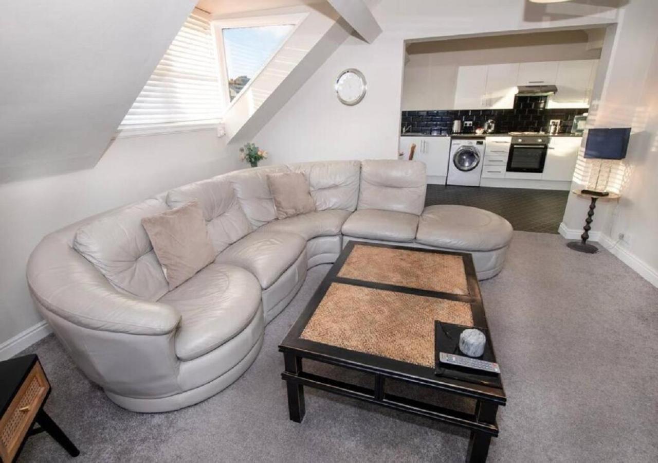 Sandmartin - Top Floor 3-Bed Apartment Sea Views & Parking Scarborough Esterno foto