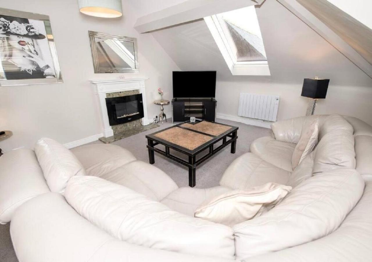 Sandmartin - Top Floor 3-Bed Apartment Sea Views & Parking Scarborough Esterno foto
