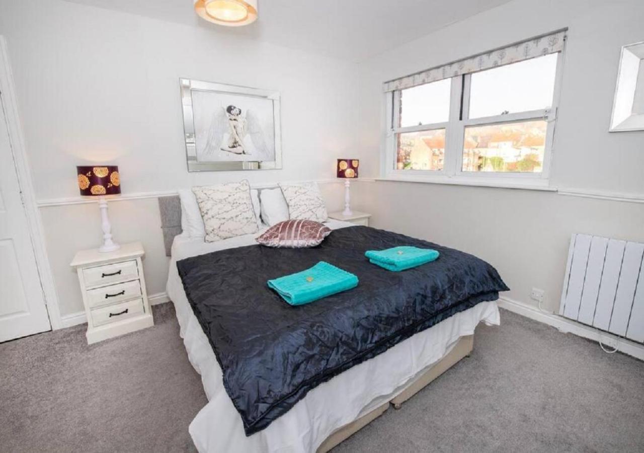 Sandmartin - Top Floor 3-Bed Apartment Sea Views & Parking Scarborough Esterno foto